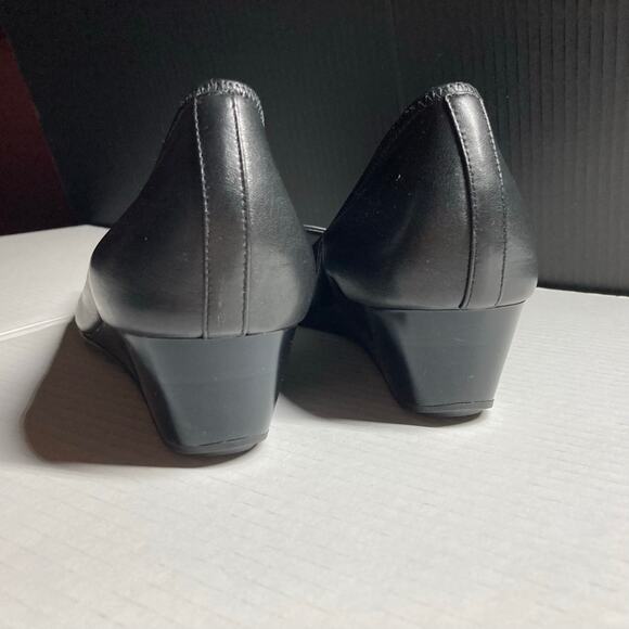COLE HAAN Black Talia Leather Wedge 10 AA.  Great Used Condition - Picture 5 of 10